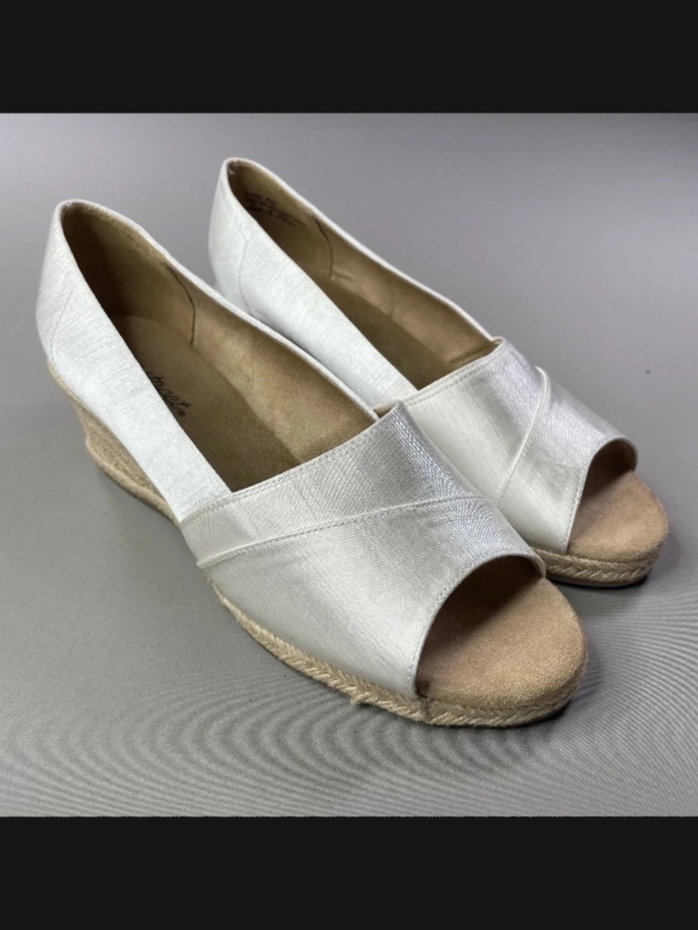 NEW Easy Street Shoes Womens 9 white brown satin jute wedges summer cocktail